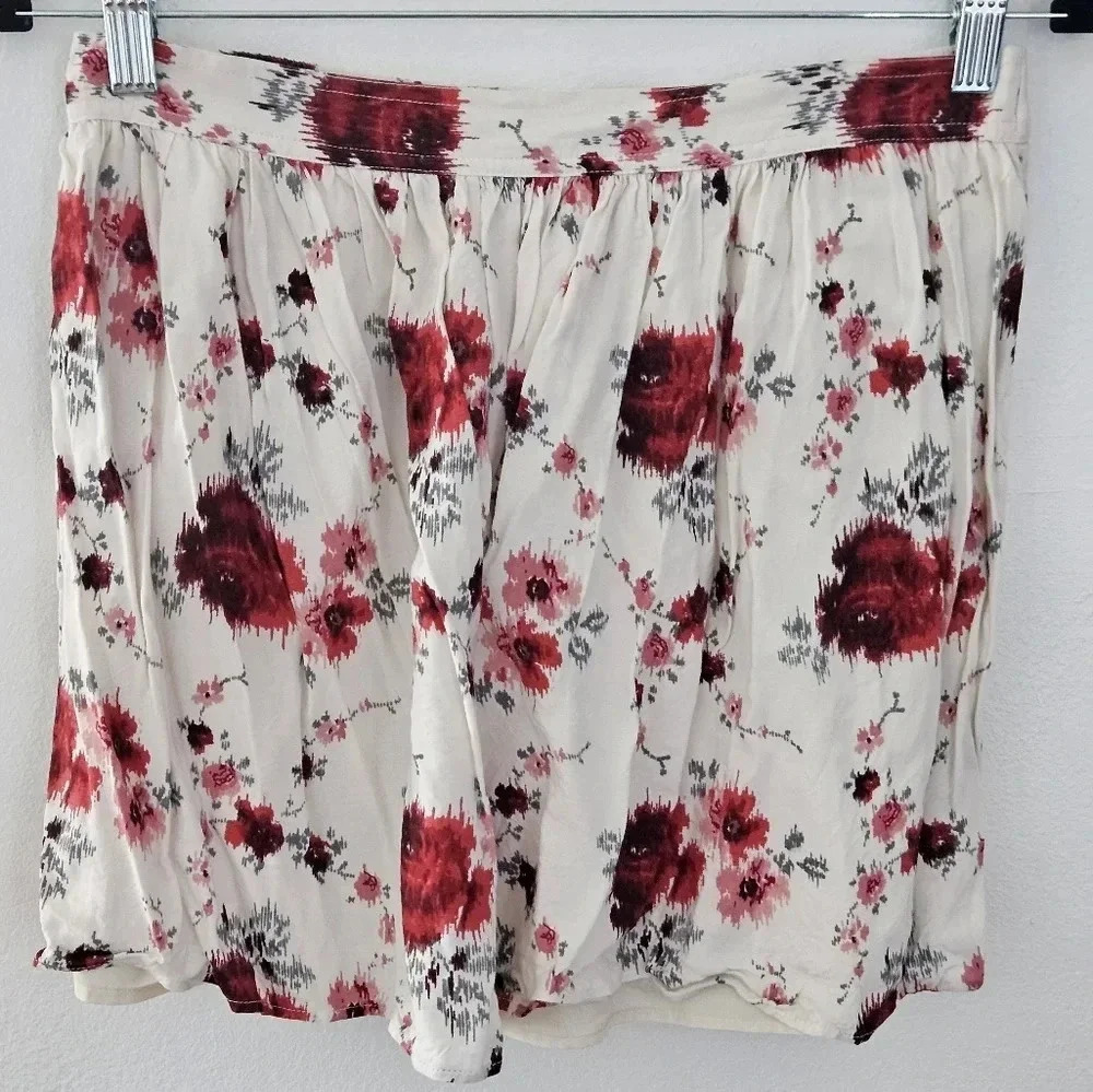 American Eagle Outfitters Floral Mini Skirt‎ Ivory Red White Size S